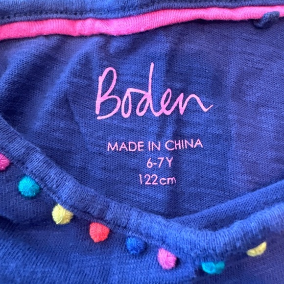 Boden tunic top with edging detail and button shoulder closure - Picture 2 of 6